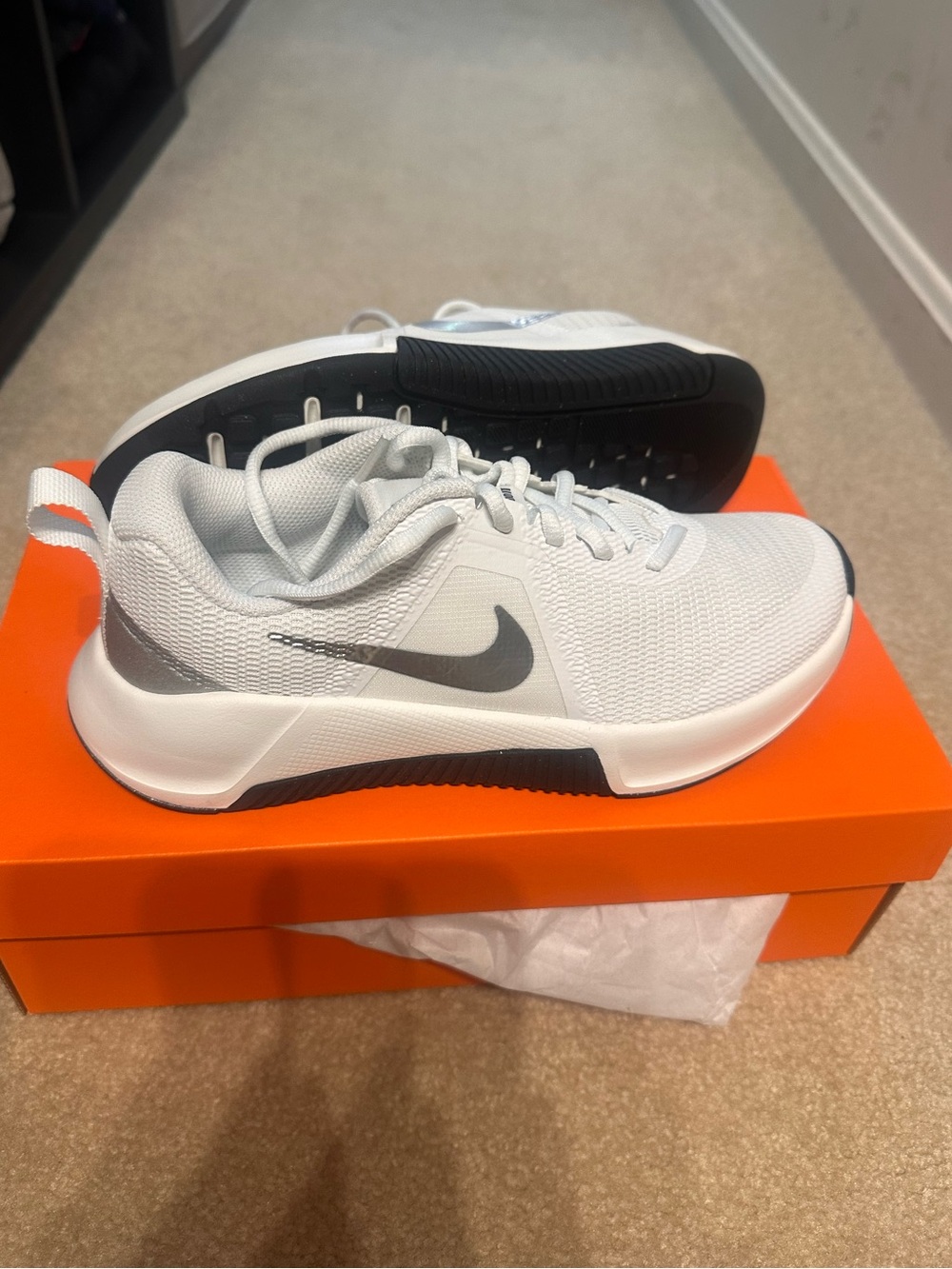 Womans NIKE MC trainer 3 PRN Shoes